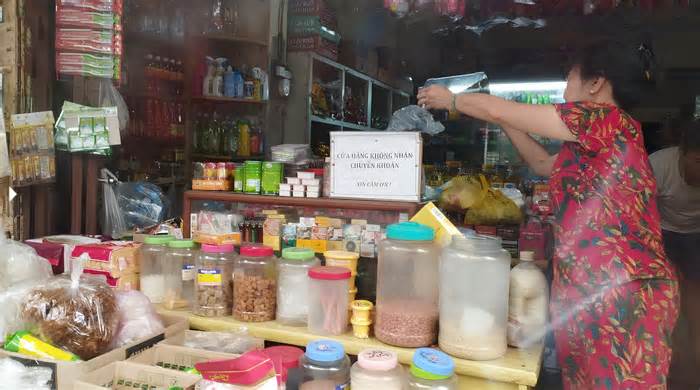 Bối rối vì nhiều hàng quán bất ngờ không nhận chuyển khoản