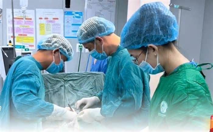 Cứu sống nam thanh niên bị đâm thủng tim ở TPHCM