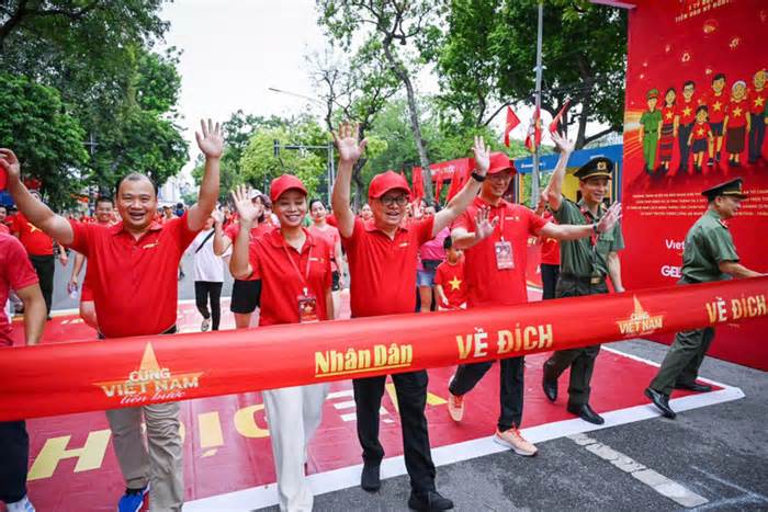 Hàng triệu người tham gia chương trình 'Cùng Việt Nam tiến bước'