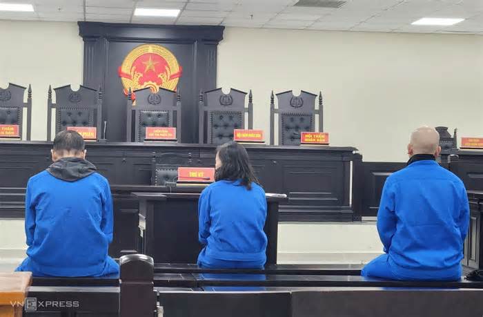 Thùng tiền 20 tỷ đồng khiến cựu cán bộ TAND Tối cao hầu tòa