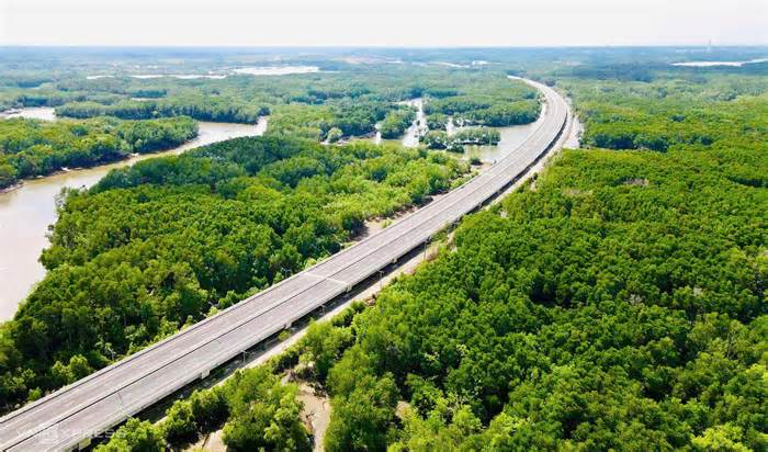 Thông xe hai đoạn cao tốc Bến Lức - Long Thành