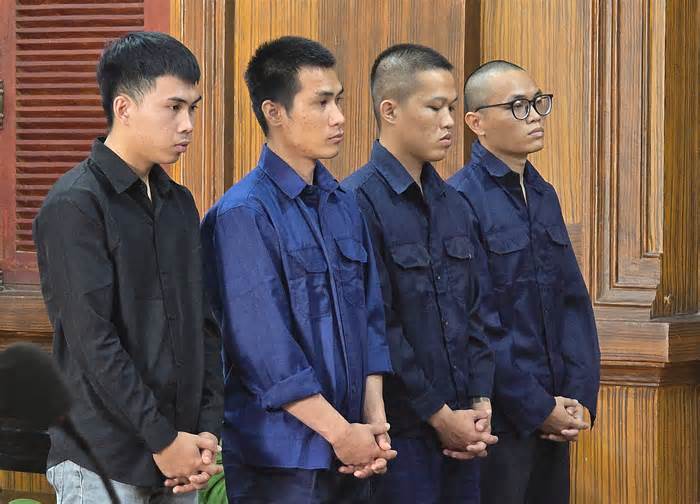 Nhân viên quán karaoke nhốt, đánh khách vì 'không bo'