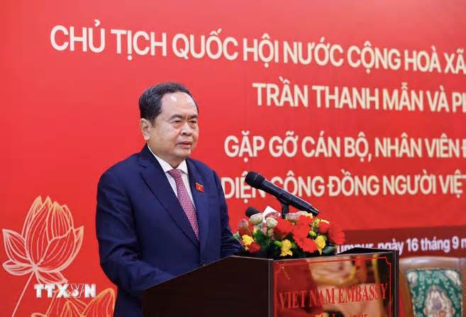 Chủ tịch Quốc hội Trần Thanh Mẫn gặp cộng đồng người Việt tại Malaysia