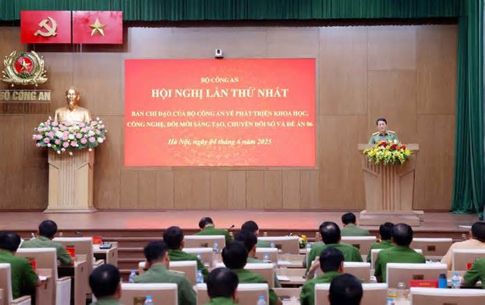 Tạo phong trào thi đua sôi nổi về chuyển đổi số trong toàn lực lượng công an