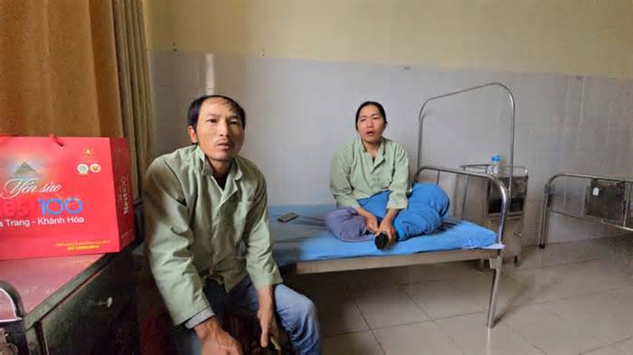 Hai công nhân môi trường bị nhóm phụ nữ hành hung giữa phố