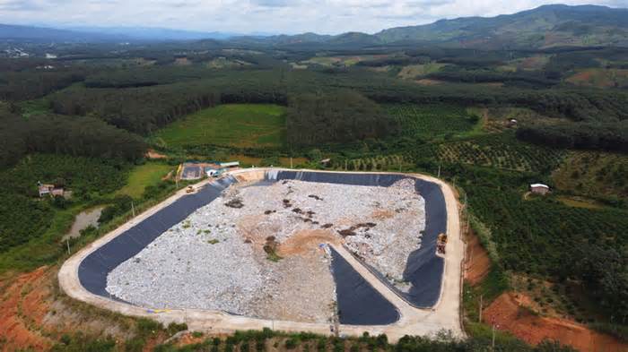 Vụ vỡ bờ bao hố chứa rác ở Quảng Ngãi: Nguyên nhân do mưa lớn cực đoan, địa hình dốc gây xói lở