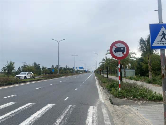 Đường '5 sao' ở Quảng Nam đầu tư ngàn tỉ nhưng lại cấm xe... trên 5 tấn