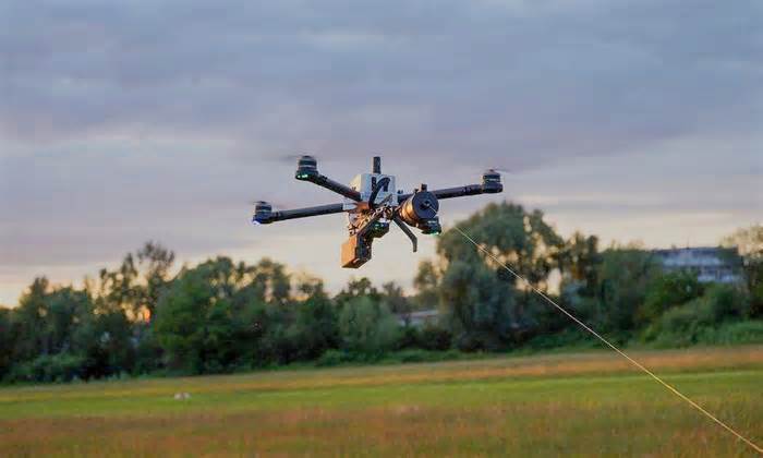 Lính Nga bị lộ vị trí vì dùng drone cáp quang