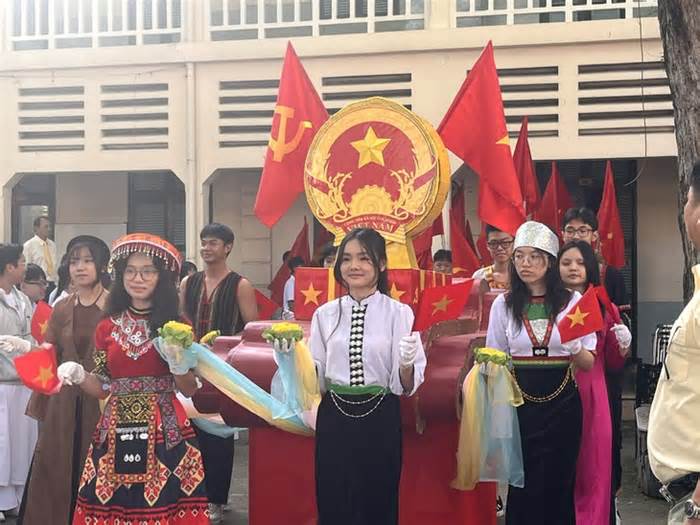 'Chiến trường không khói lửa': Bồi đắp tính kỷ luật, tình yêu nước cho học sinh