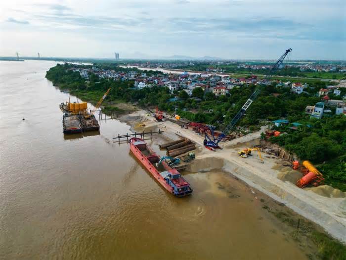 Hà Nội 'chốt' hạn hoàn thành giải phóng mặt bằng 7 cầu vượt sông Hồng