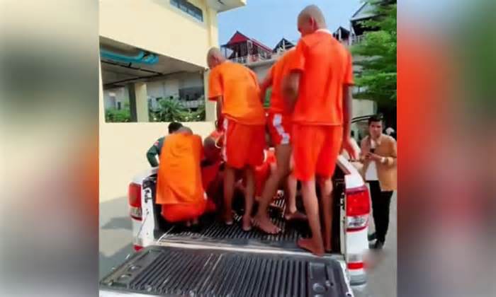 Nhà sư Campuchia kêu gọi chính phủ đổi màu áo tù