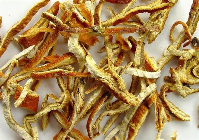 Mẹo đuổi kiến khỏi lọ đường siêu nhanh