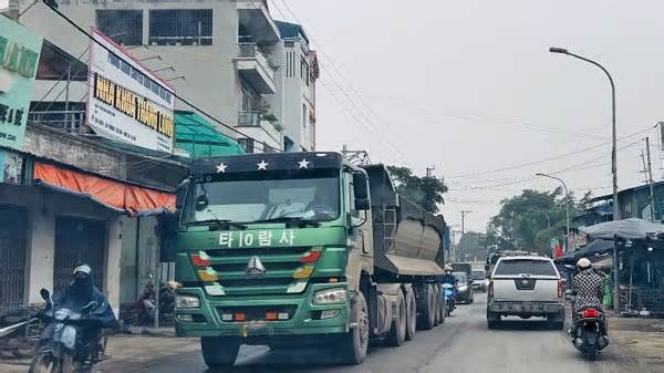 Đường 421B quá tải, tiềm ẩn tai nạn giao thông