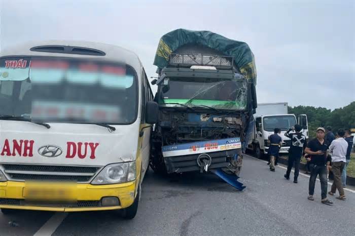 Tài xế rời khỏi hiện trường sau khi gây tai nạn liên hoàn trên cao tốc Hà Nội - Thái Nguyên