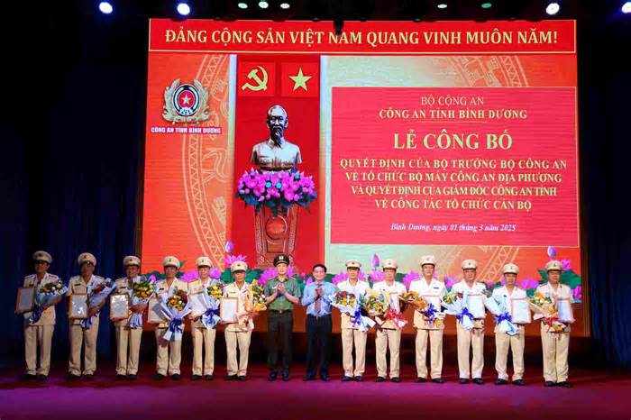 Công bố quyết định bộ máy mới của Công an tỉnh Bình Dương