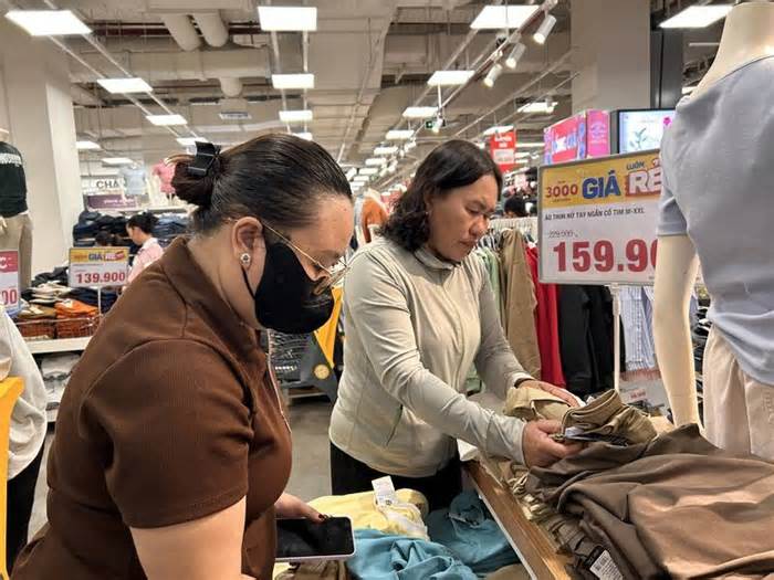 TPHCM tổng lực kích cầu, chuẩn bị nguồn hàng Tết 2026