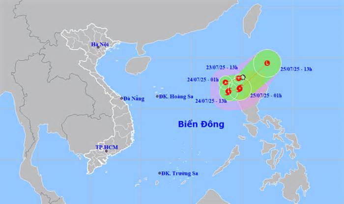 Áp thấp nhiệt đới vào Biển Đông liên tục đổi hướng, ngày mai mạnh thành bão
