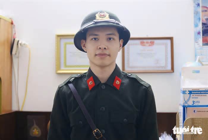 Chàng thủ khoa ngành luật quốc tế viết đơn tình nguyện nhập ngũ Công an nhân dân