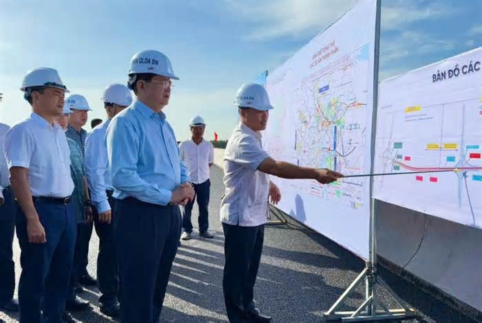 Phó Thủ tướng Mai Văn Chính lưu ý việc thi công đường Vành đai 3 TPHCM