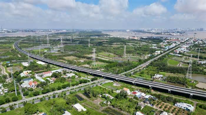 Chủ tịch TPHCM đề xuất tuyến đường ven biển nối với miền Tây