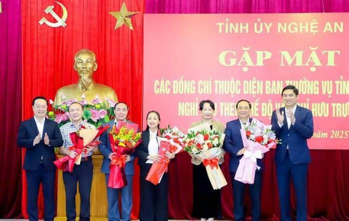 Nhiều lãnh đạo sở ngành Nghệ An xin nghỉ hưu trước tuổi