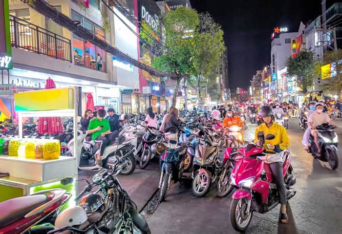 Nạn lấn chiếm vỉa hè: Đừng để đâu lại vào đấy