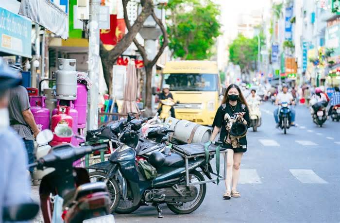 Dẹp nạn lấn chiếm vỉa hè: Nếu 'làm cho có', sẽ đâu lại vào đó
