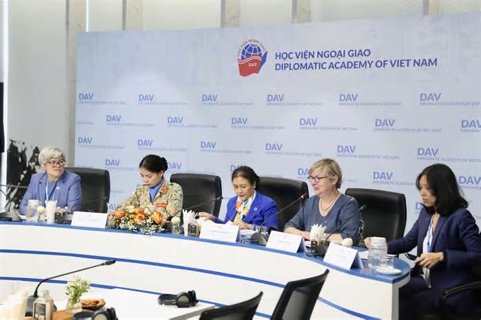 Phụ nữ ASEAN không những tham gia chuyển đổi số mà còn phải đóng vai trò tiên phong