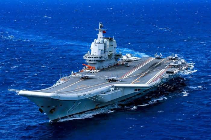 Tàu sân bay Sơn Đông lần đầu cập cảng Hồng Kông