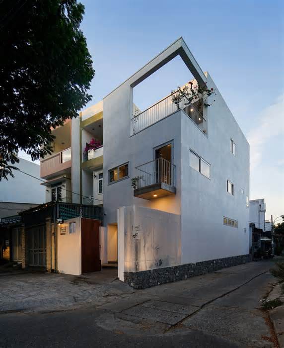 Nhà phố 2,5 tầng tràn ngập ánh sáng tự nhiên