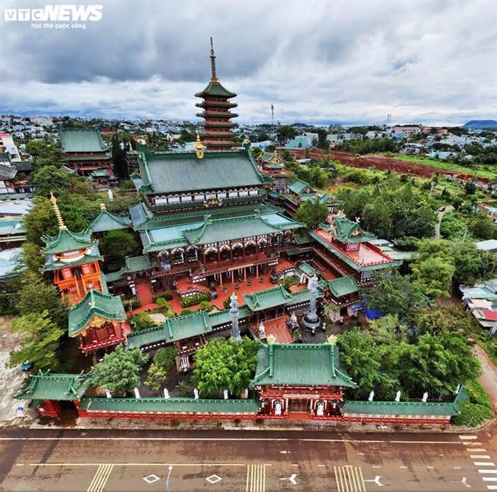 Khám phá ngôi chùa đẹp như phim cổ trang giữa phố núi Gia Lai