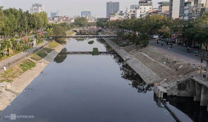 Hà Nội tạm thời lấy nước Hồ Tây bổ cập cho sông Tô Lịch
