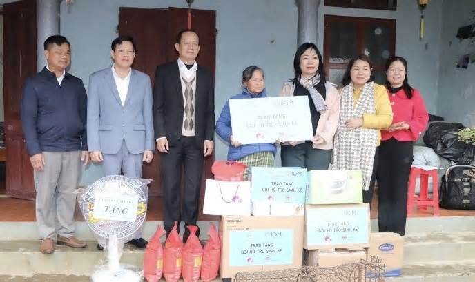 Thăm hỏi, động viên nạn nhân bị mua bán trở về hoà nhập cộng đồng ở Thanh Hóa