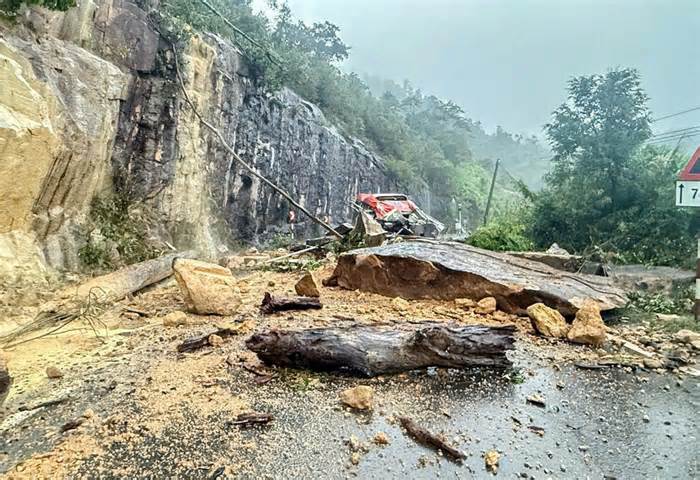 Cận cảnh hiện trường vụ tai nạn 6 người chết trên đèo Khánh Lê