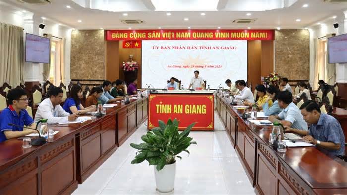 An Giang đưa 170 người có công, gia đình chính sách dự Lễ kỷ niệm 80 năm Quốc khánh