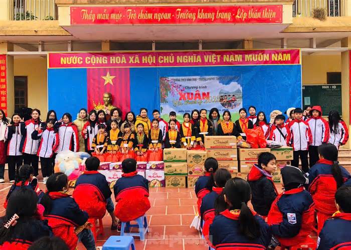 Tết vui, đủ đầy của giáo viên rẻo cao xứ Lạng