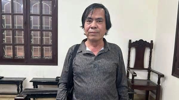 Cựu sinh viên kiện Đại học Kinh tế Quốc dân, đòi bồi thường 44 tỉ đồng