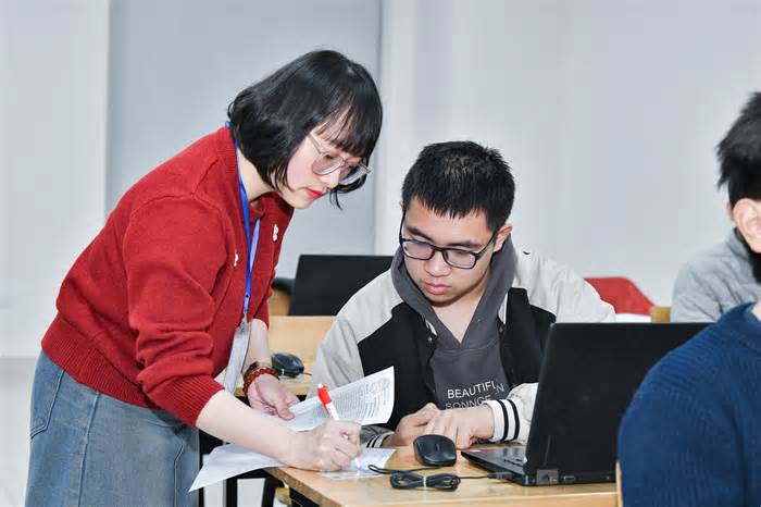 Tuyển sinh đại học 2025: Ứng phó bỏ xét tuyển sớm