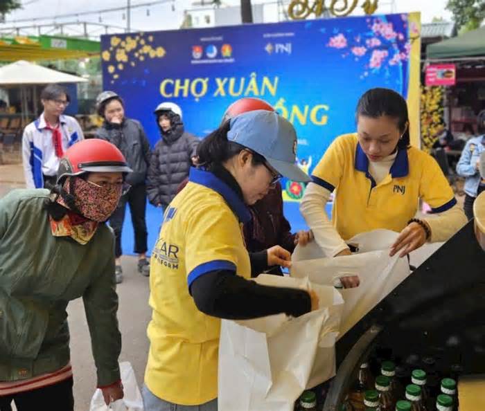 Người nghèo ở Buôn Ma Thuột được mua hàng giá 0 đồng