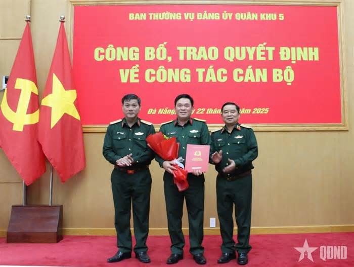 Bản tin 8H: Trao Quyết định của Quân ủy Trung ương, Bộ Quốc phòng về công tác cán bộ