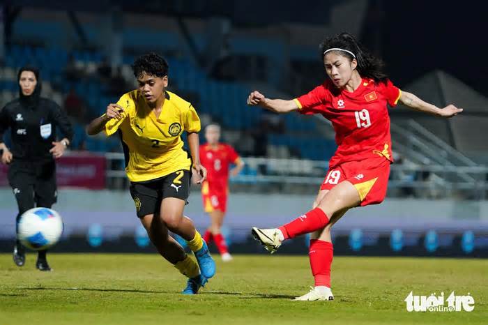 Hot girl Thanh Nhã bất lực phá lưới Malaysia dù Việt Nam thắng 7-0