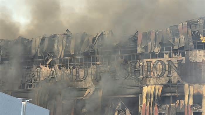 Biển lửa bao trùm kho hàng thời trang Hàn Quốc