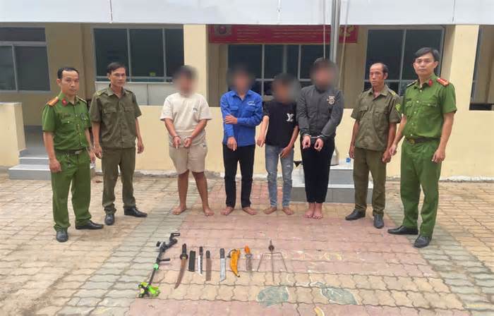 Nhóm 'giang hồ nhí' mang dao, mã tấu đi giải quyết mâu thuẫn ở TP.HCM