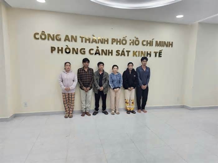 Công an TP.HCM triệt phá nhóm sản xuất hàng giả nước rửa toilet, nước giặt