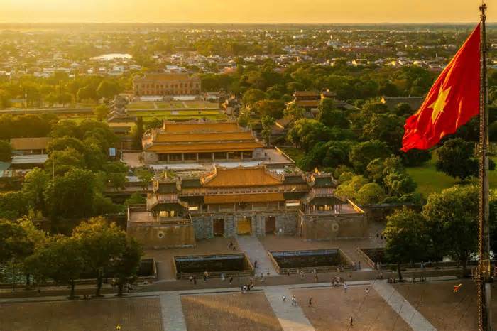Huế thông qua nghị quyết sắp xếp lại các cơ quan chuyên môn