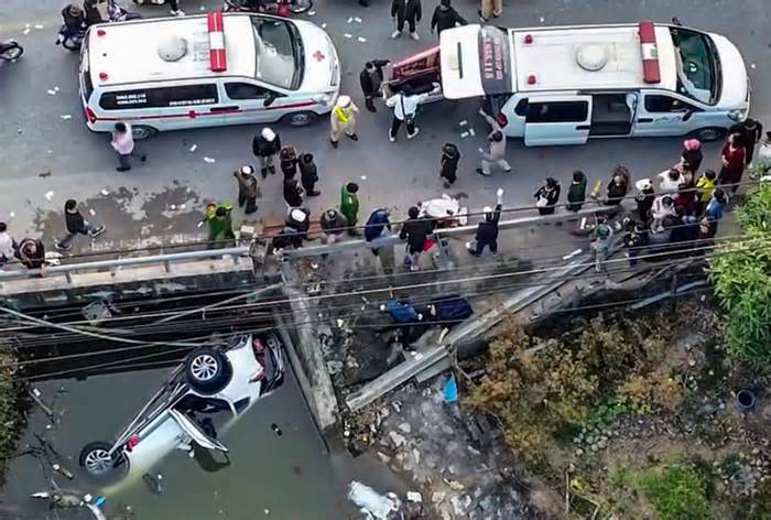 Nguyên nhân vụ ô tô lao xuống sông làm 7 người chết