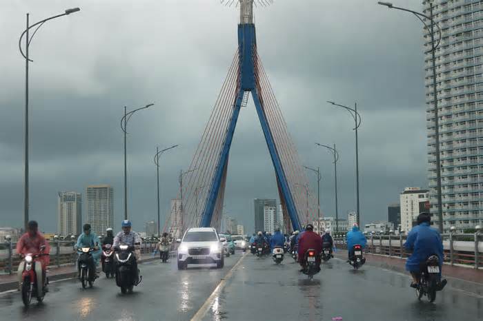 Miền Trung chuyển mưa dông