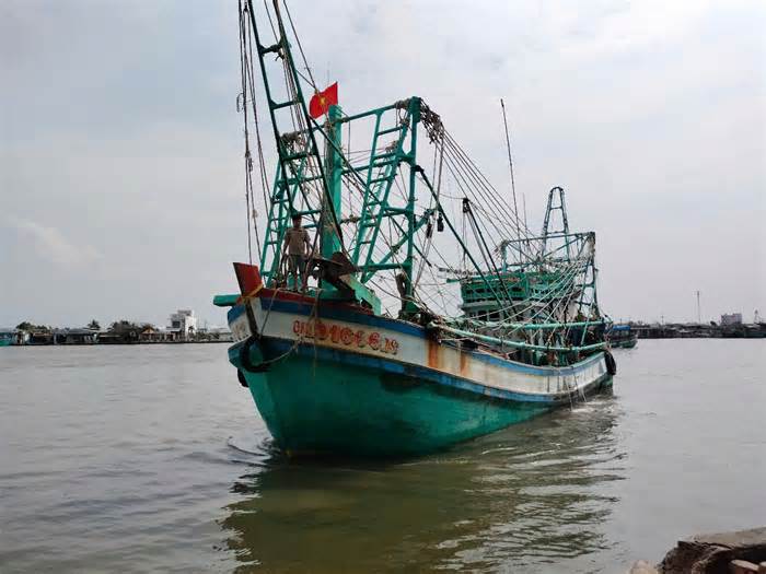 Ngư dân phải đóng cước thiết bị giám sát tàu cá dù được tỉnh hỗ trợ