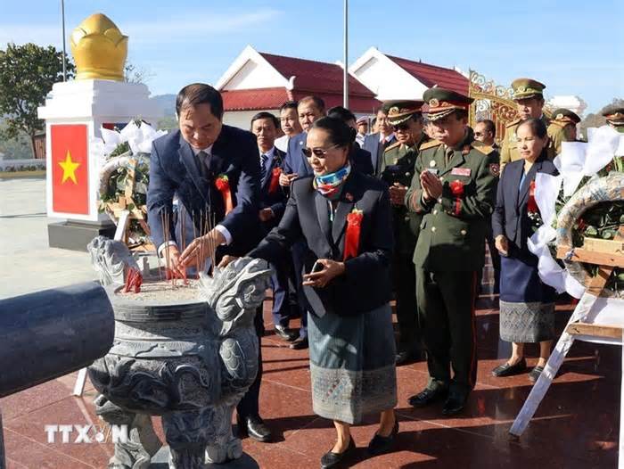 Khánh thành Đài tưởng niệm liên minh chiến đấu Lào-Việt Nam tỉnh Xaysomboun