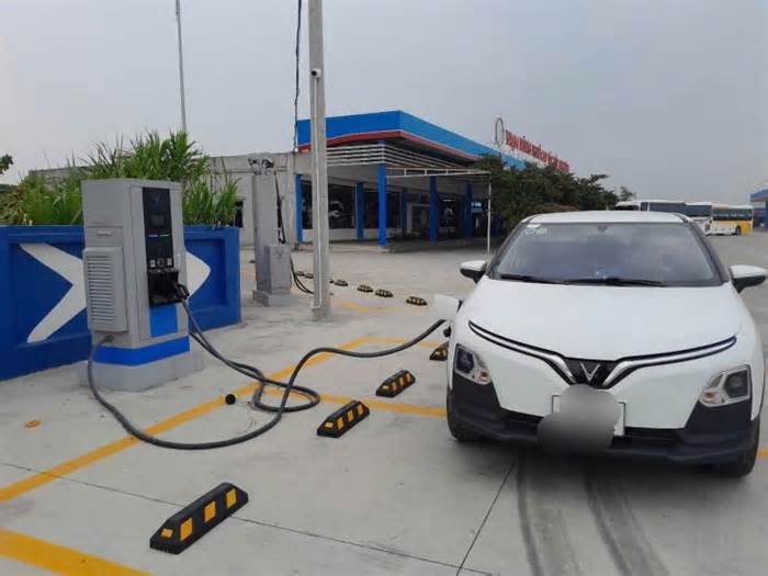 Người dùng xe điện yên tâm vì mạng lưới trạm sạc phủ rộng